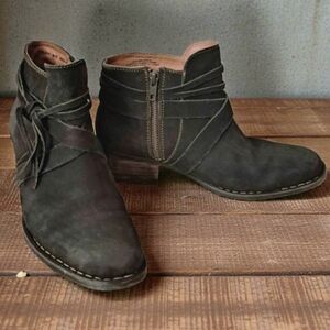 Born Women's Suede Leather Ankle Boots with Fringe and strap/buckle SZ 9.5